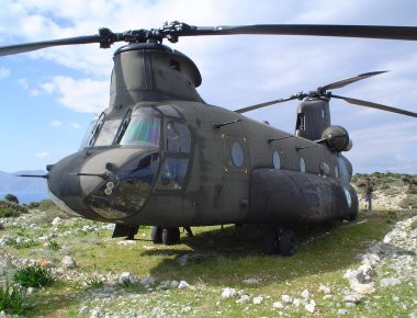 Τα Σινούκ της Αεροπορίας Στρατού συμπλήρωσαν εκατοντάδες ώρες πτήσης για την αντιμετώπιση πυρκαγιών